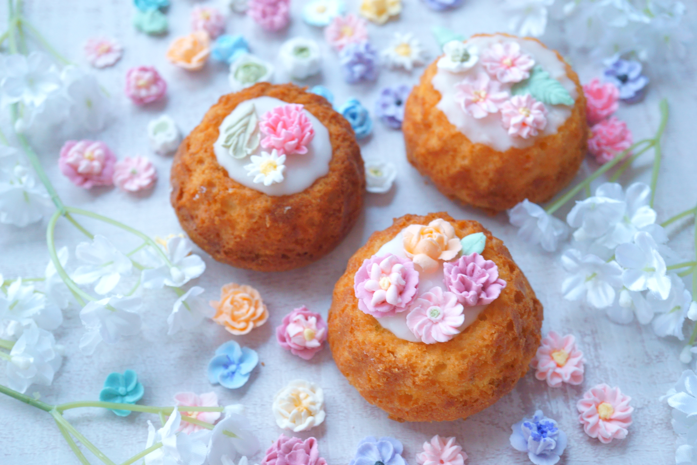 Lemon cake with icing flowers